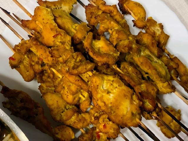 Hähnchen Saté Spieße mit Erdnusssoße