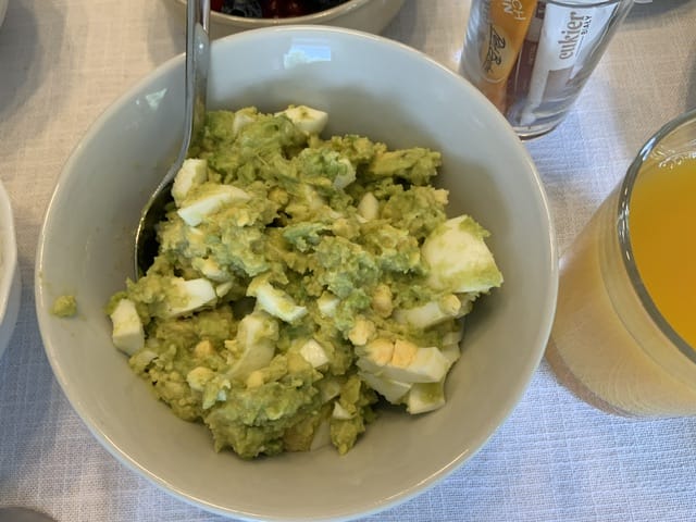 Eiersalat mit Mayonnaise/Avocado
